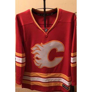 Women’s NWT Fanatics NHL Calgary Flames Home Hockey Jersey sz XL Red White Sewn